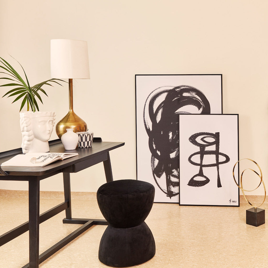 Handgefertigter Schreibtisch von Day Home aus schwarz lackiertem Akazienholz, L. 130 cm